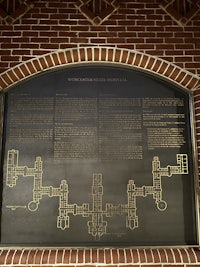 a plaque on a brick wall